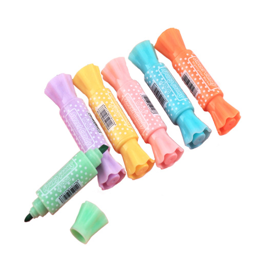 Marcatextos marca Office Depot con tinta fluorescente para resaltar información clave en libros, apuntes y documentos. Trazo uniforme que no traspasa el papel.