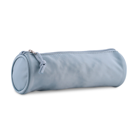 Estuche marca Royalsac para organizar lapices, boligrafos y utiles. Cierre seguro y diseno practico para llevar tu material en mochila o cartera.