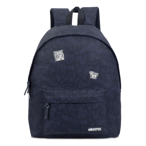 Mochila marca DKT con compartimentos amplios y diseno comodo. Tirantes acolchados y materiales resistentes, ideal para escuela, viaje o uso diario.